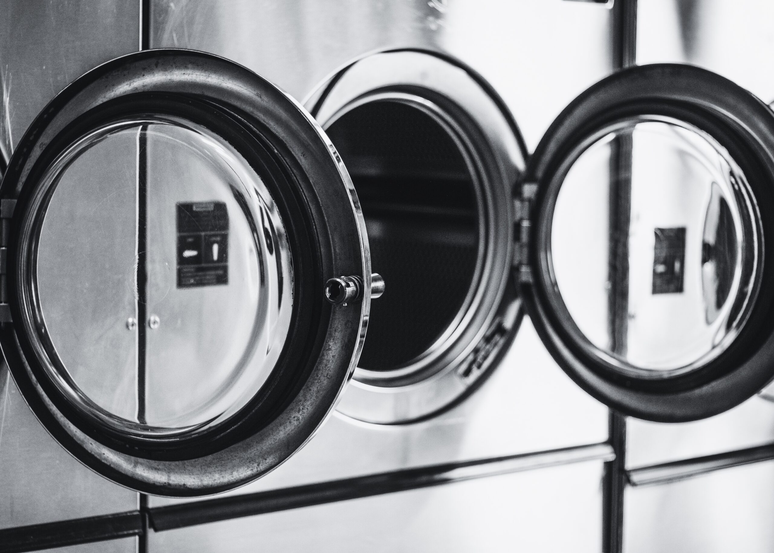 Fatal! 5 Kesalahan Pakai Mesin Cuci Laundry Yang Bikin Listrik Jebol!